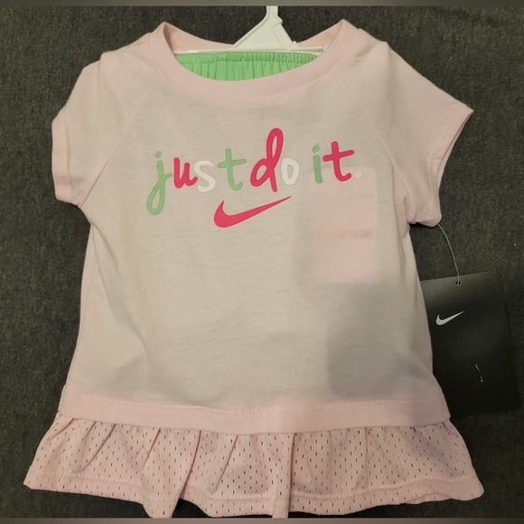 Infant girl short set, Nike, size 12 months, pink and green, new with tags - Picture 3 of 6